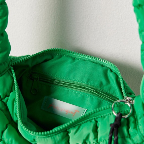 Free People Movement Quilted Baby Carryall Sling Bag NWT - Picture 3 of 4